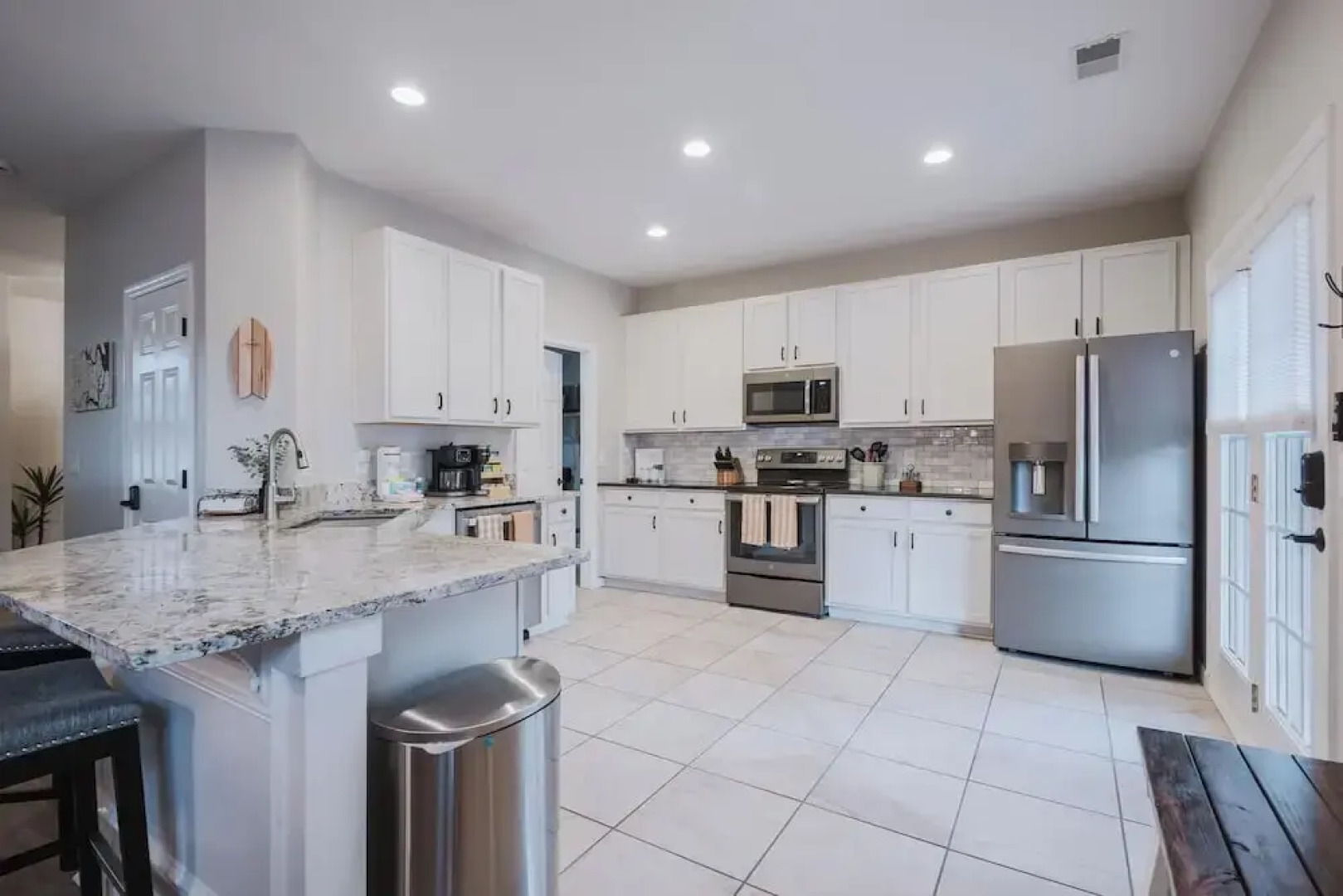 Lowcountry Lodge! In the Heart of Historic Old Town Bluffton SC