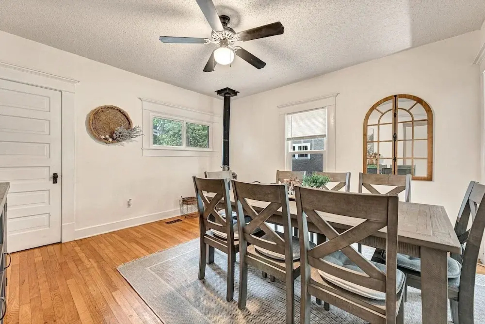 Madison Manor 4 Bedroom Bungalow by Redawning