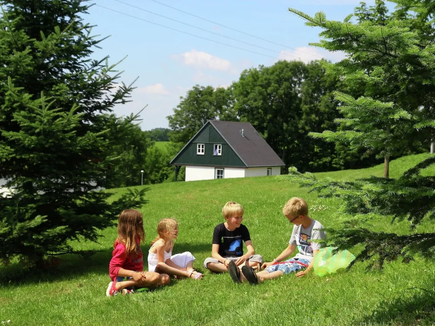 Detached Holiday Home With Veranda Near Cerny Dul