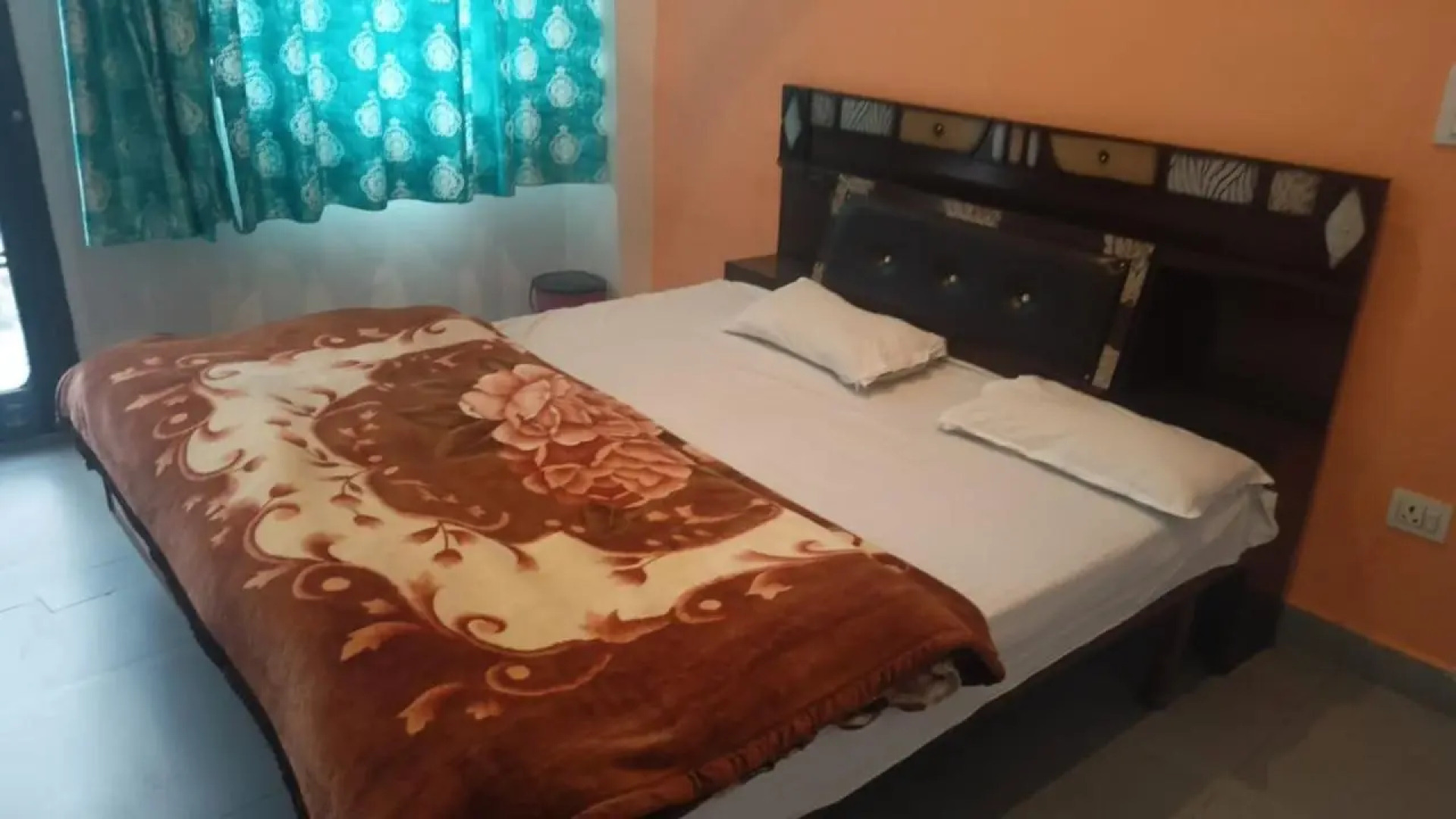 Yellowoaks Guest House by stayapart