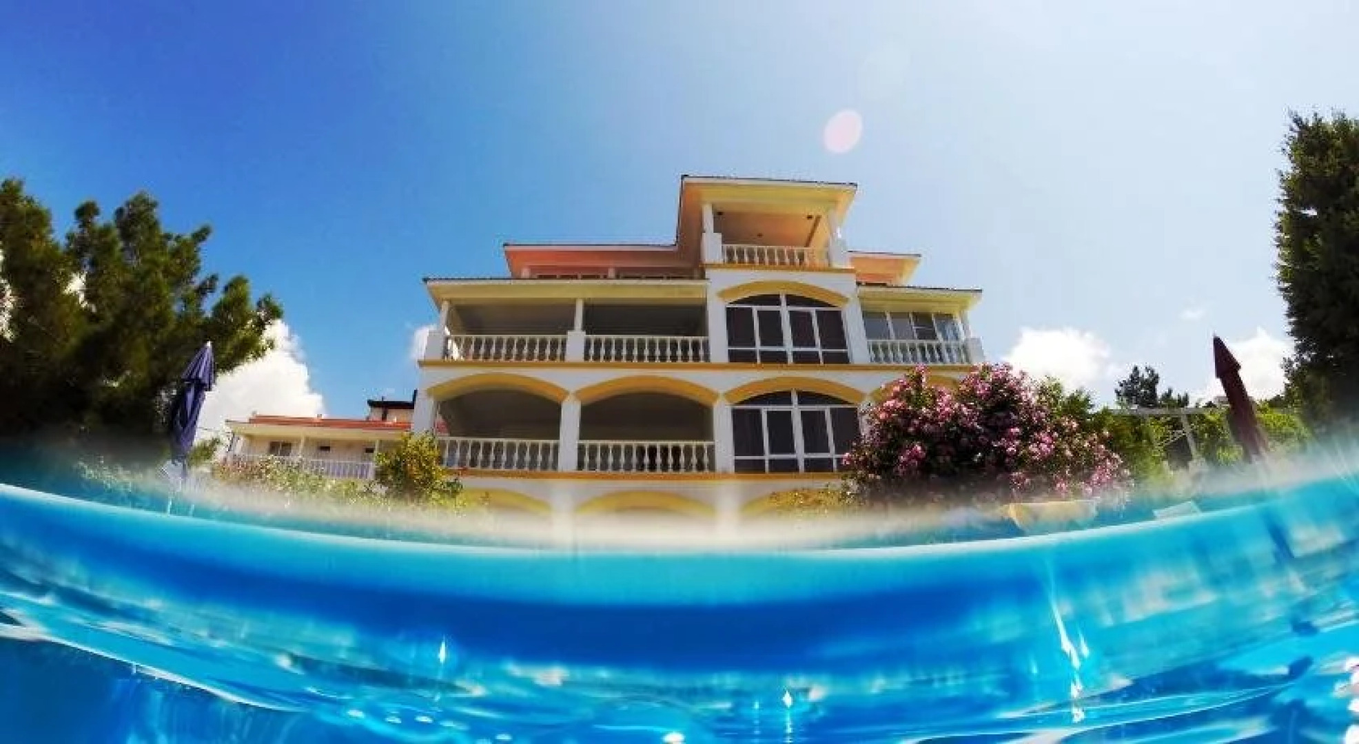 U Treh Roz Guest House