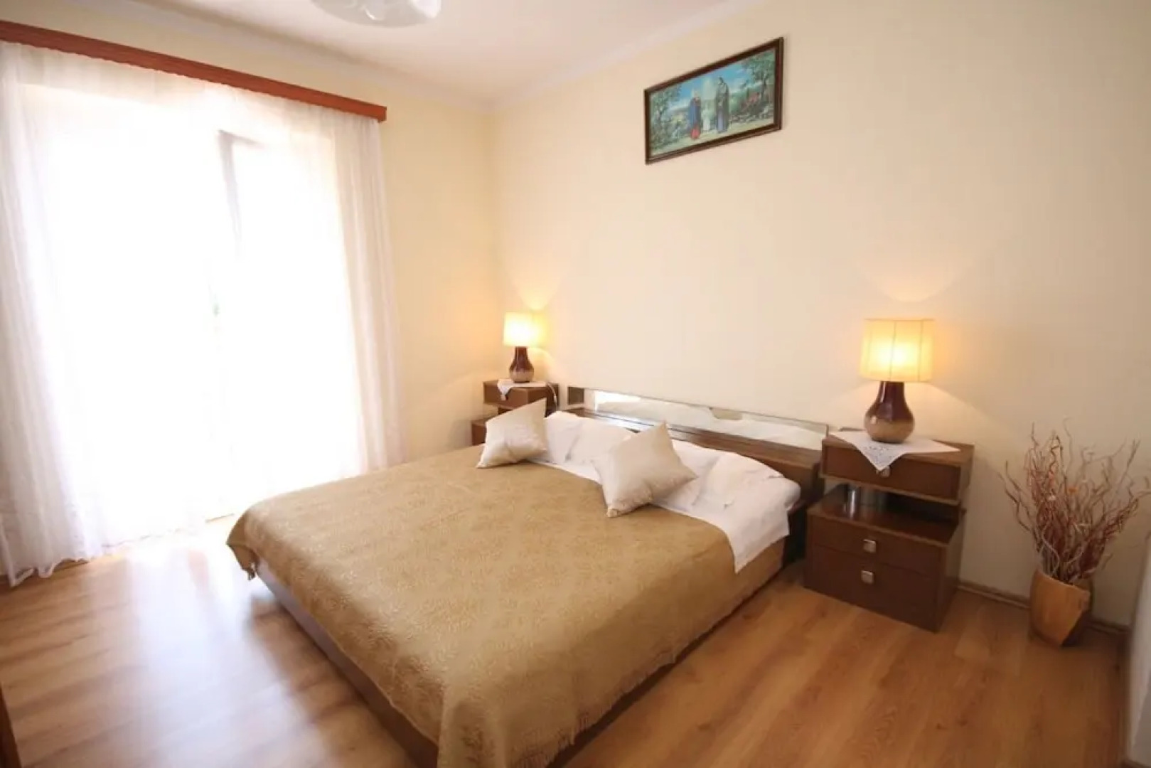 Nikola 1 - Free Parking - SA1