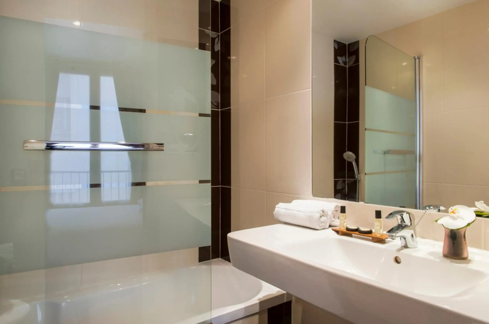 Premiere Classe Paris Ouest - Pont De Suresnes