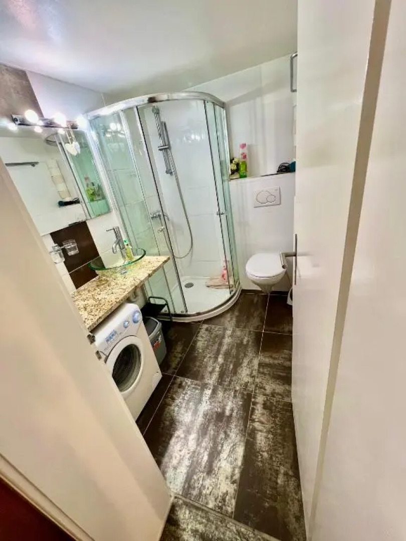 13 Family central modern app with Lake View