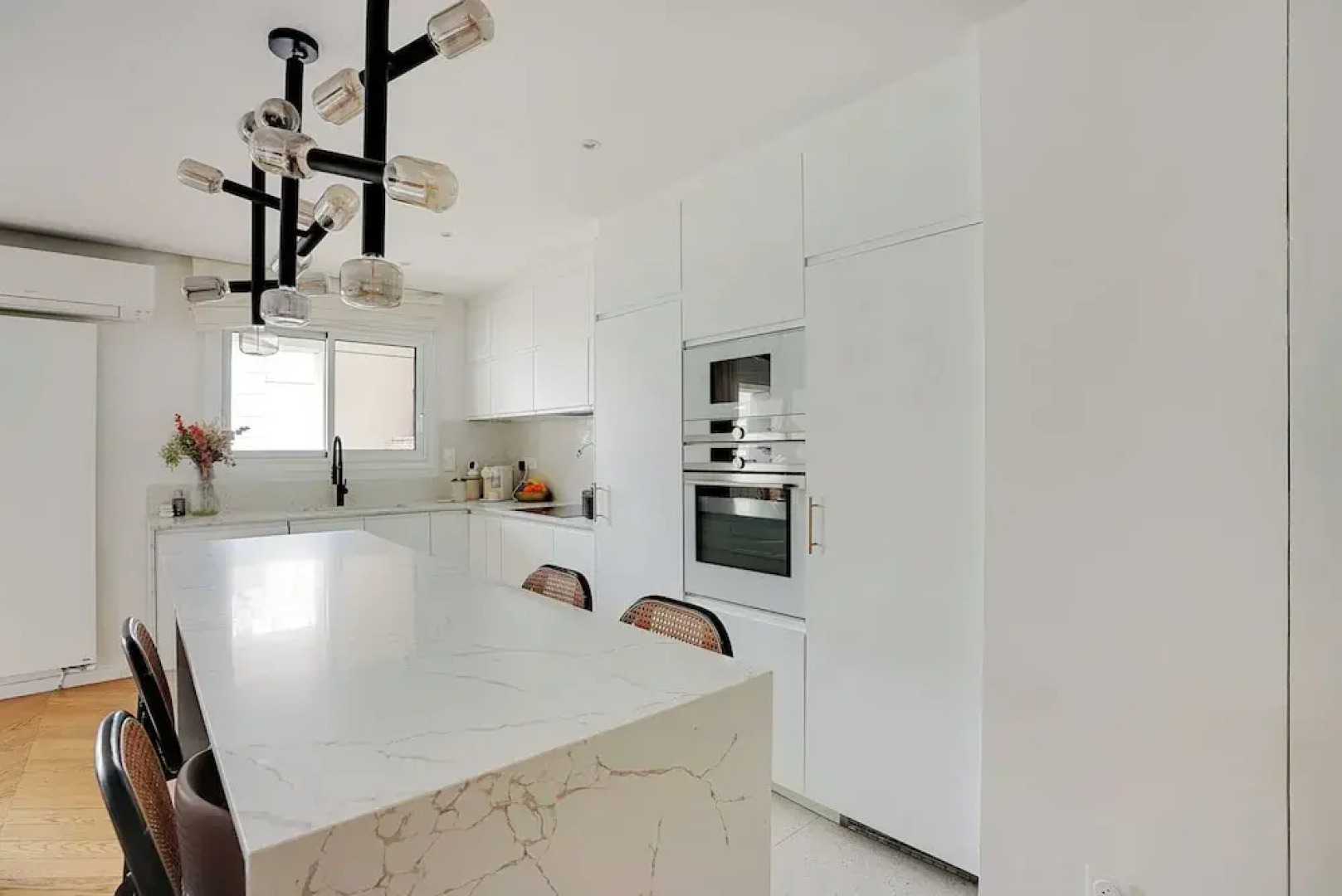 Modern, Spacious Apartment Just Outside Paris