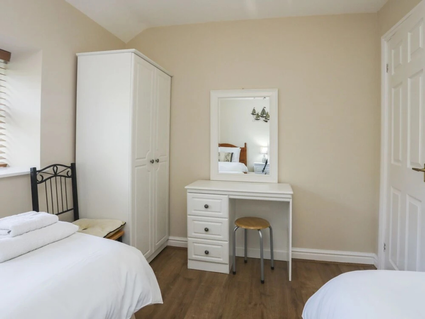 3 The Coach House - Penthouse Apartment