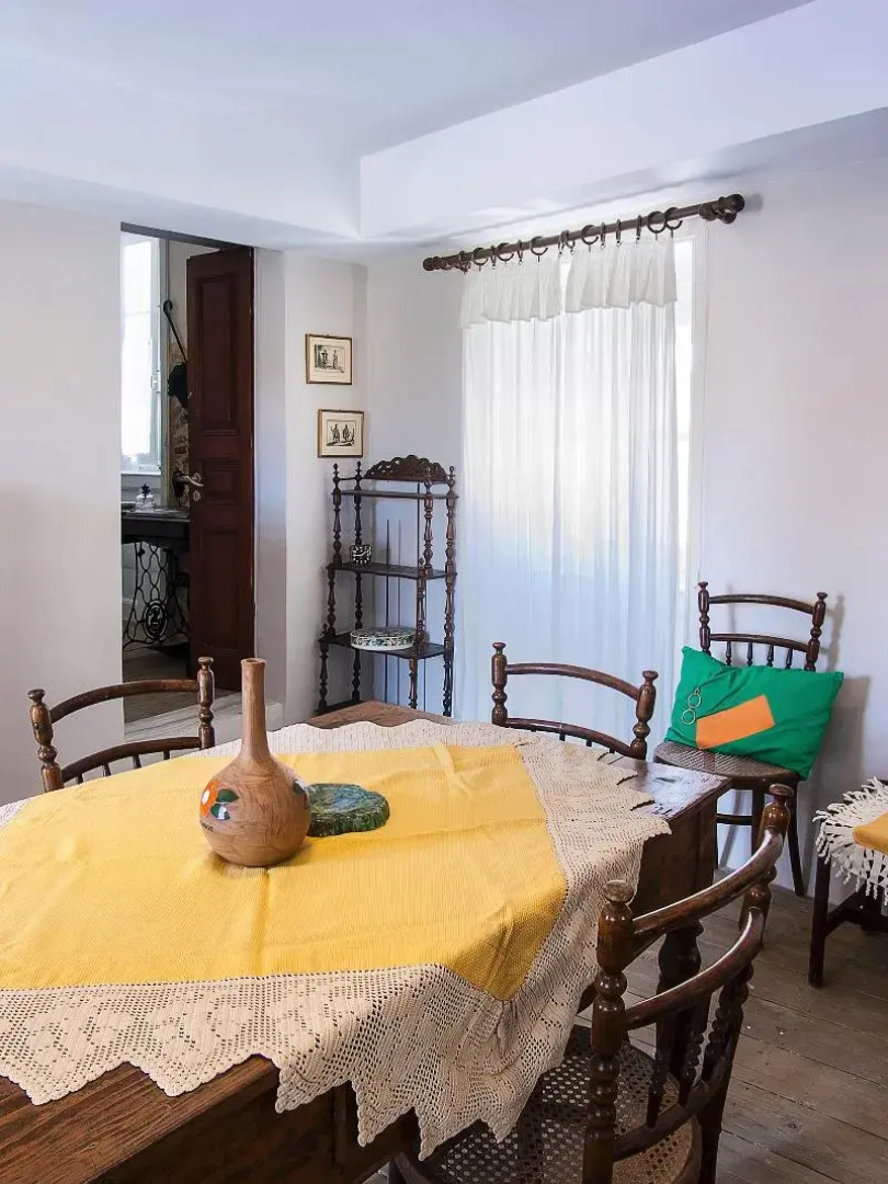 House 1910 by Zante Plaza