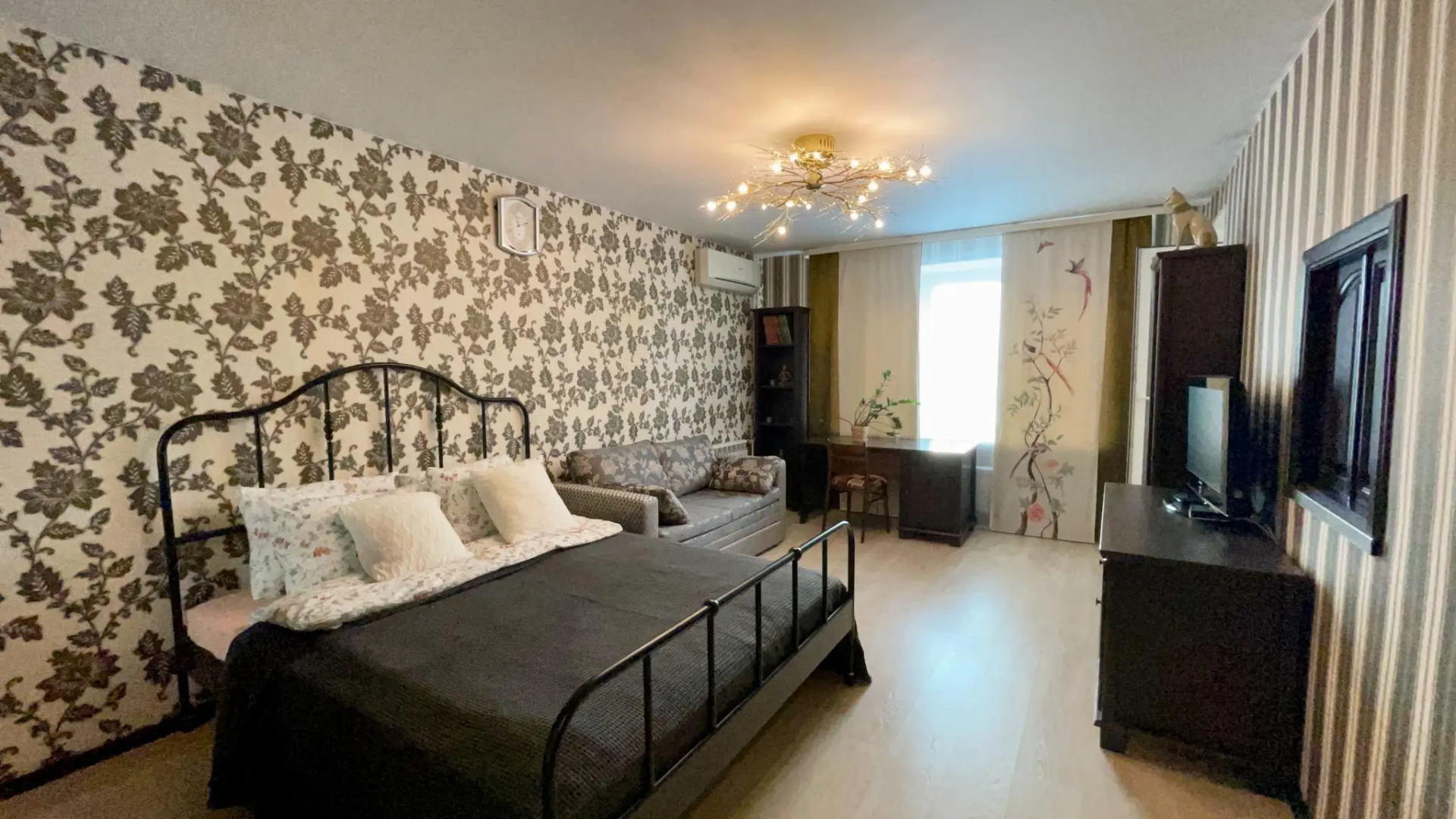 Tolstoy Apart (Толстой Апарт) на улице Демонстрации 38