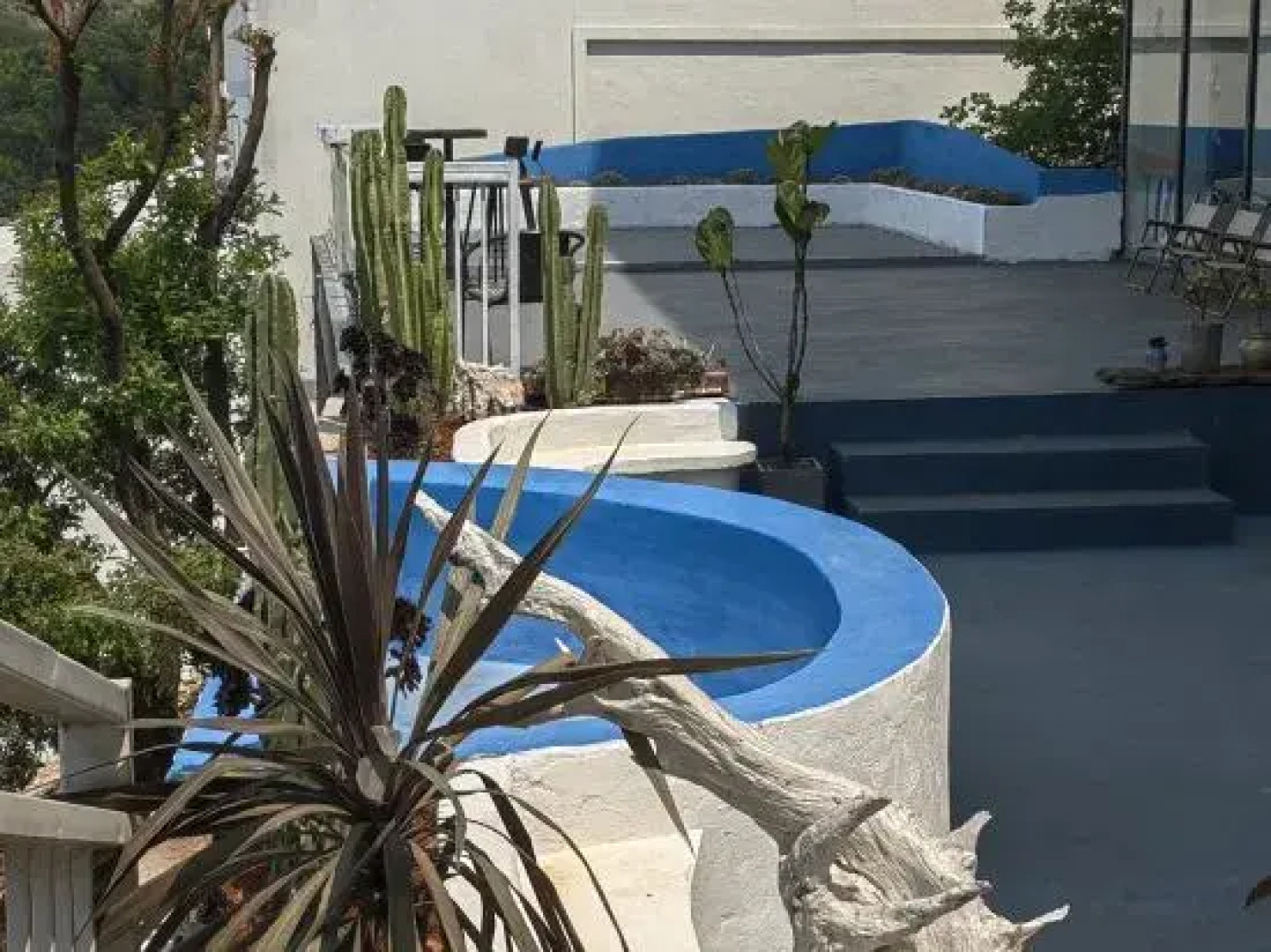 Fuxian Lake RuojianJijian House