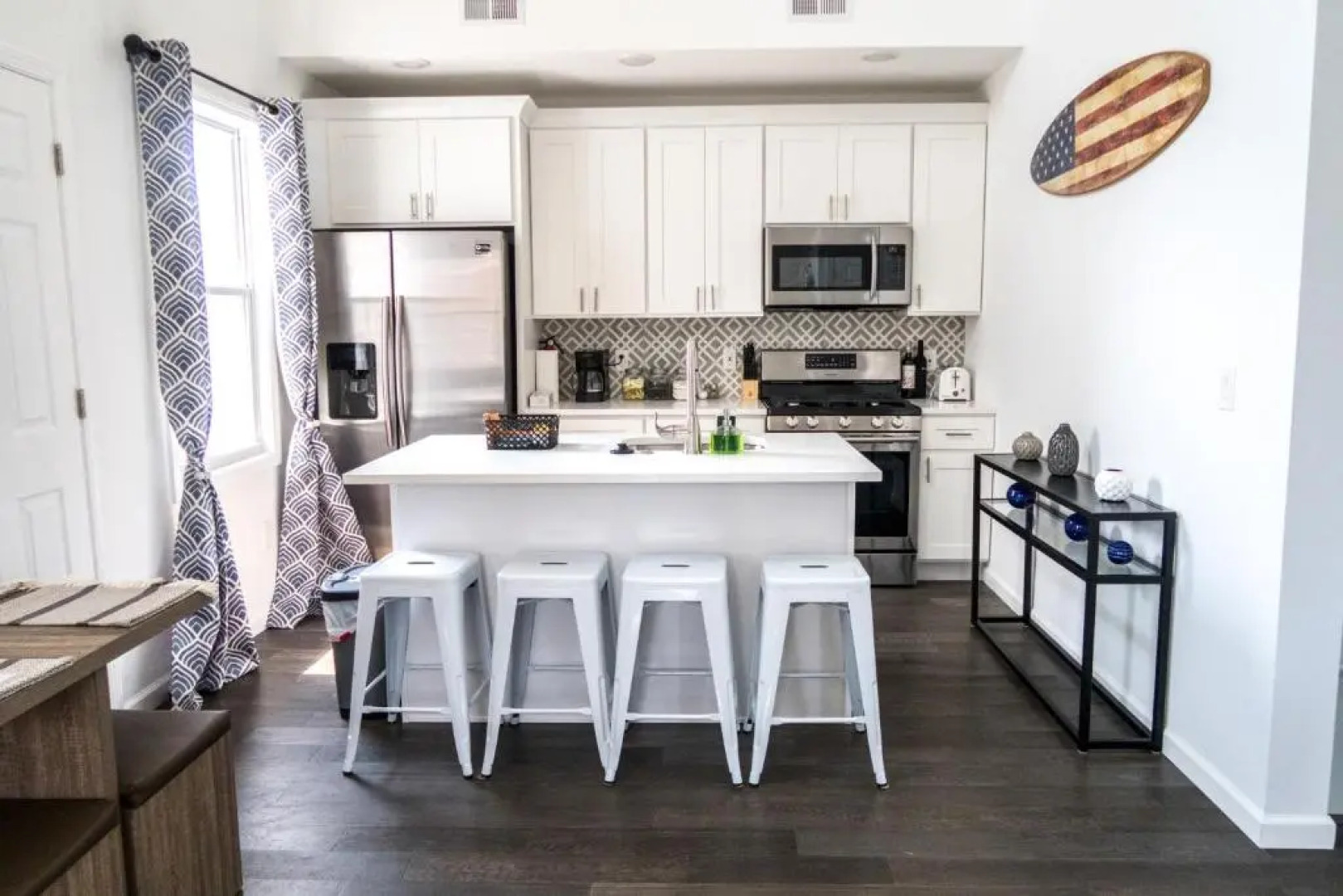 Lux 3 Bd - Perfect & Parking & Massive Patio