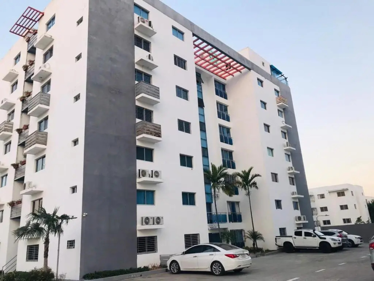 Torre Real IV L3 Santiago DR con cocinero para desayuno