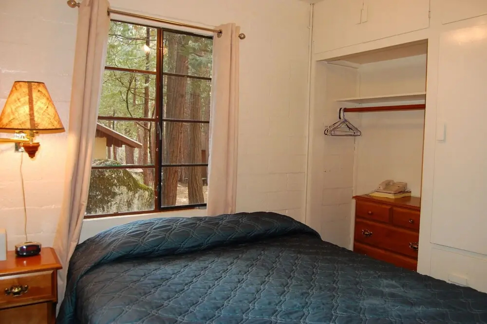 Bassett Cedar Rock Cabin II