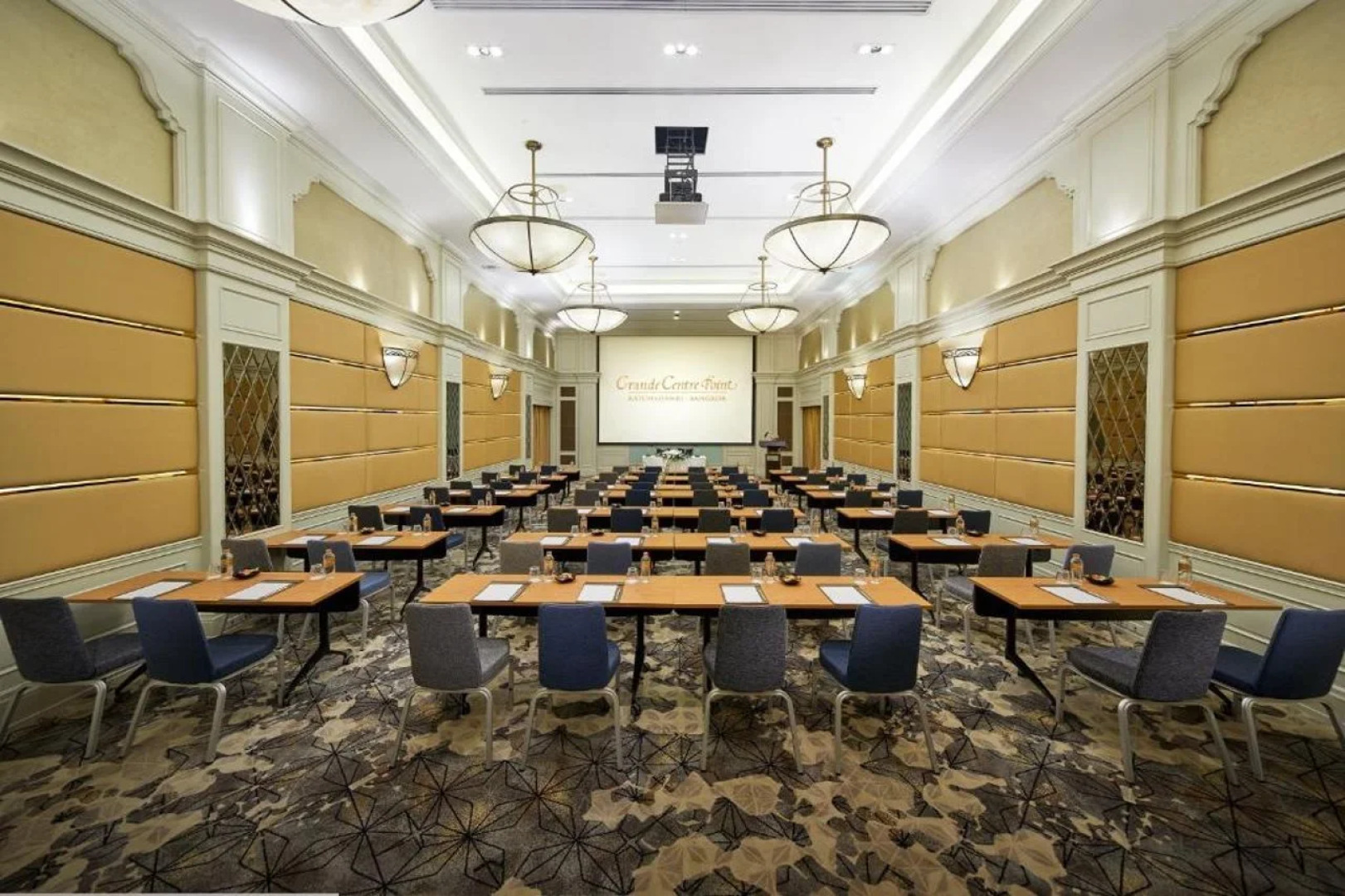 Отель Grande Centre Point Ratchadamri