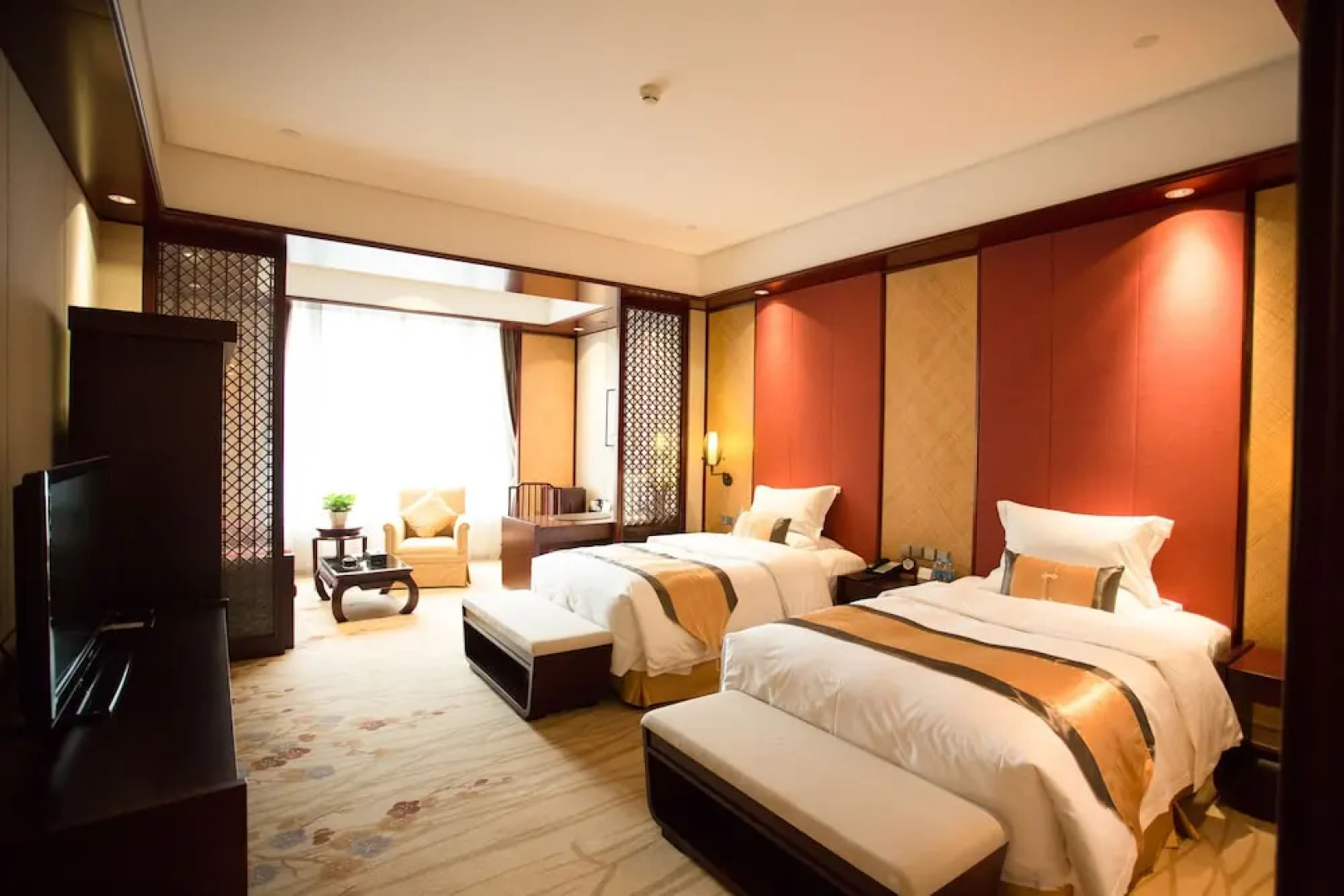 Ovation Seven-Cultivation Hotel