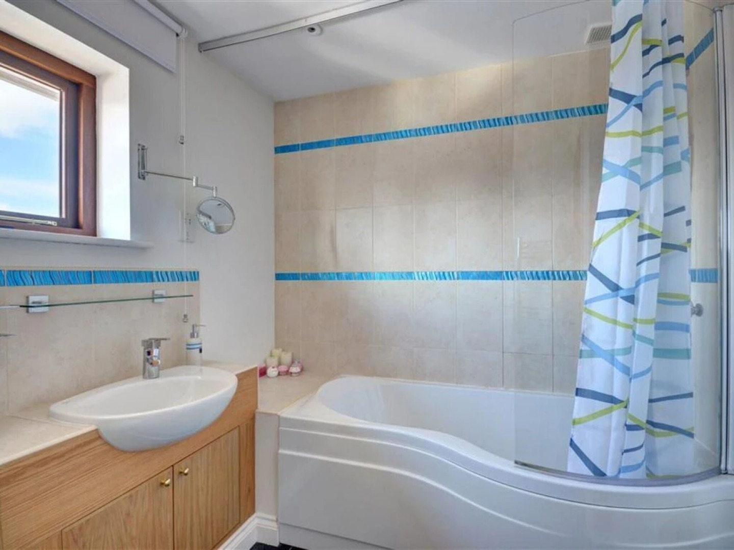 Comfortable, Bright Holiday Home With Private Garden in the South of Cornwall