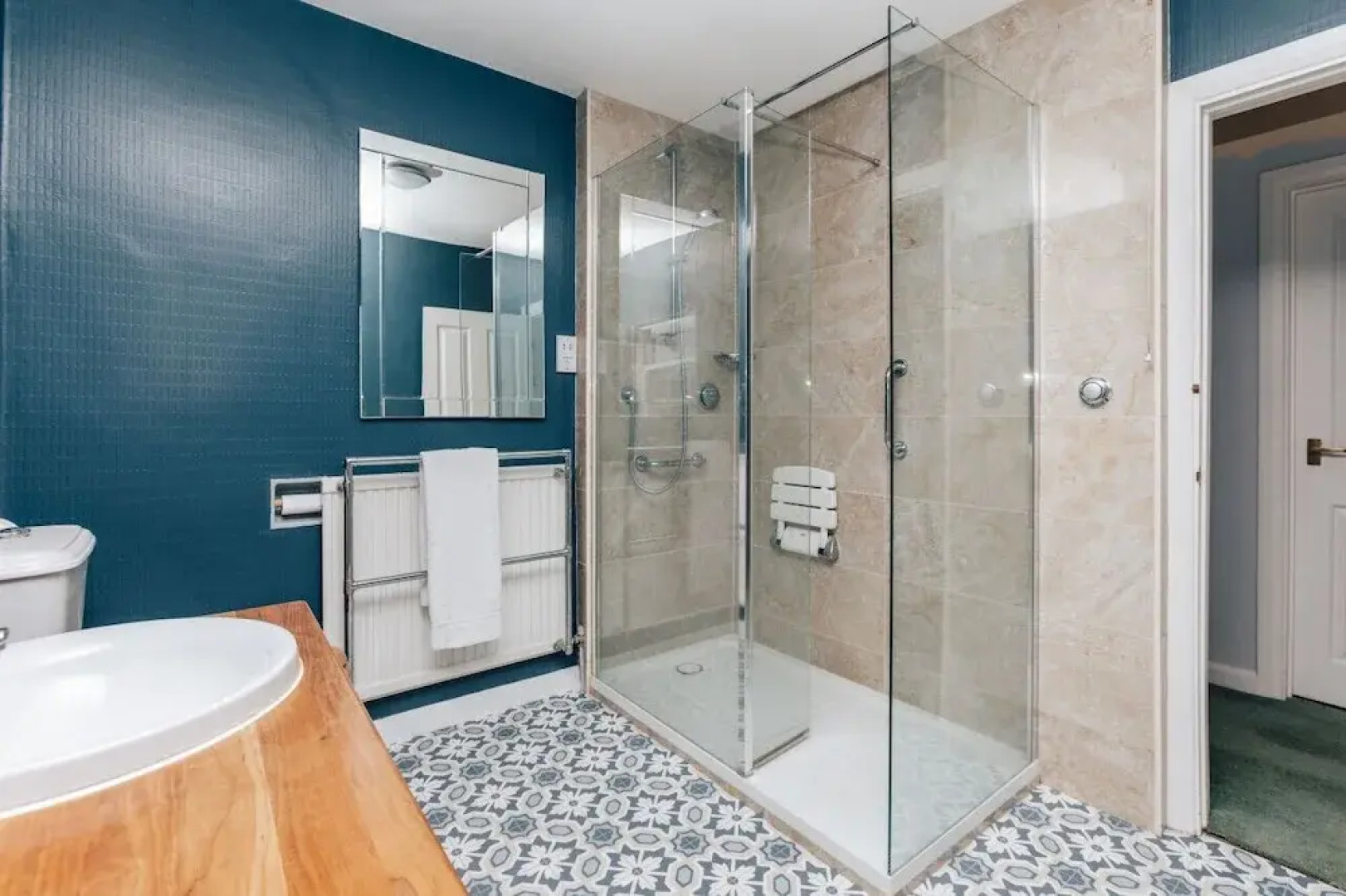 Montpellier House Centrally Located Large Garden - From 300 Per Night