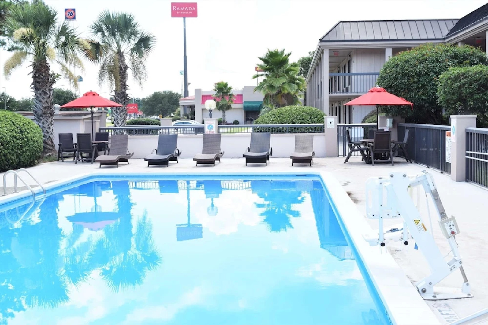 Ramada Savannah