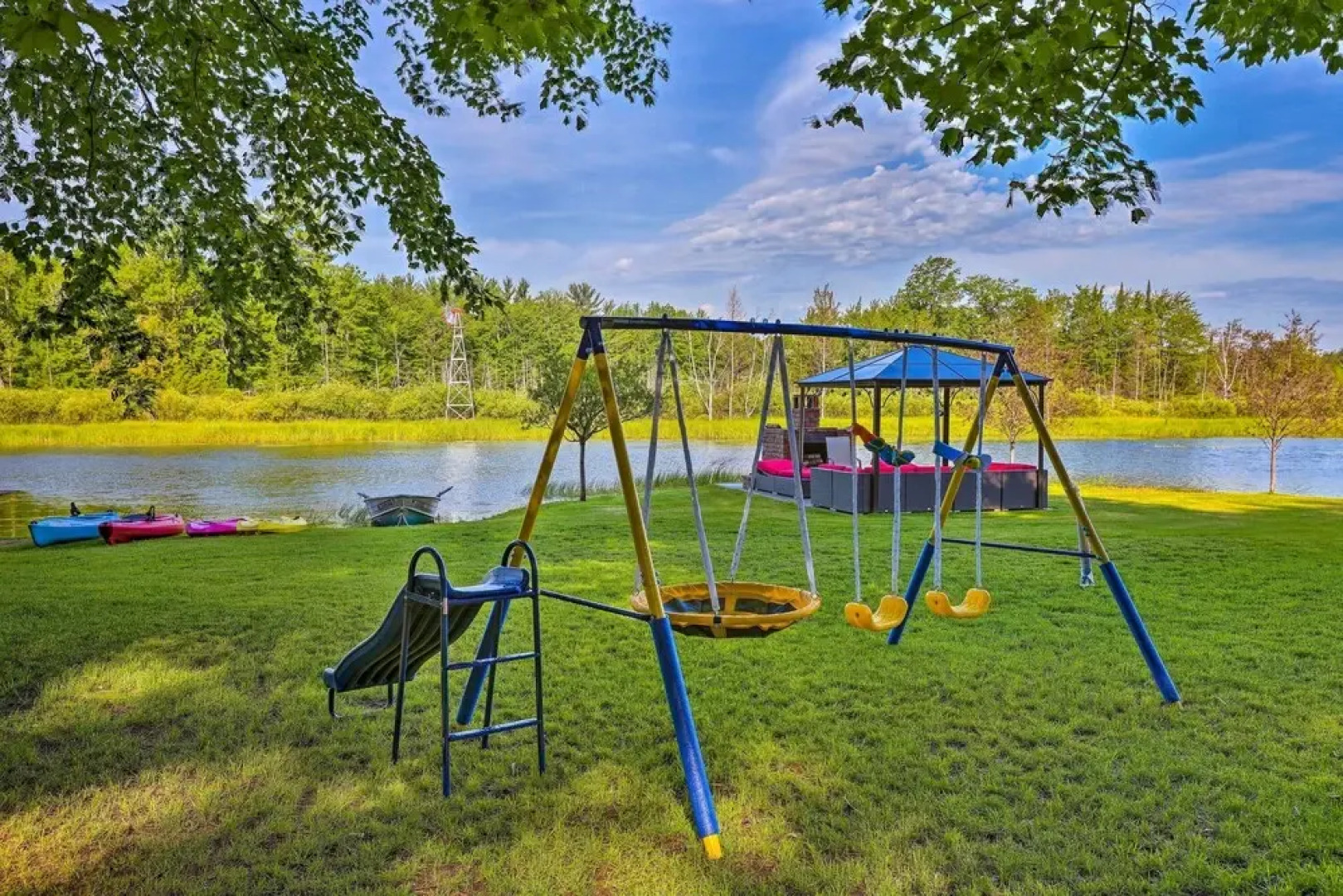 Sun-dappled Cadillac Gem w/ Kayaks & Grill!