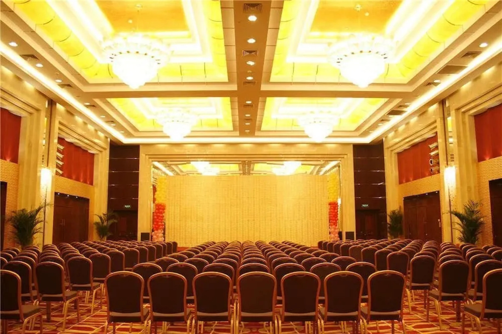 Days Hotel and Suites Jiaozuo