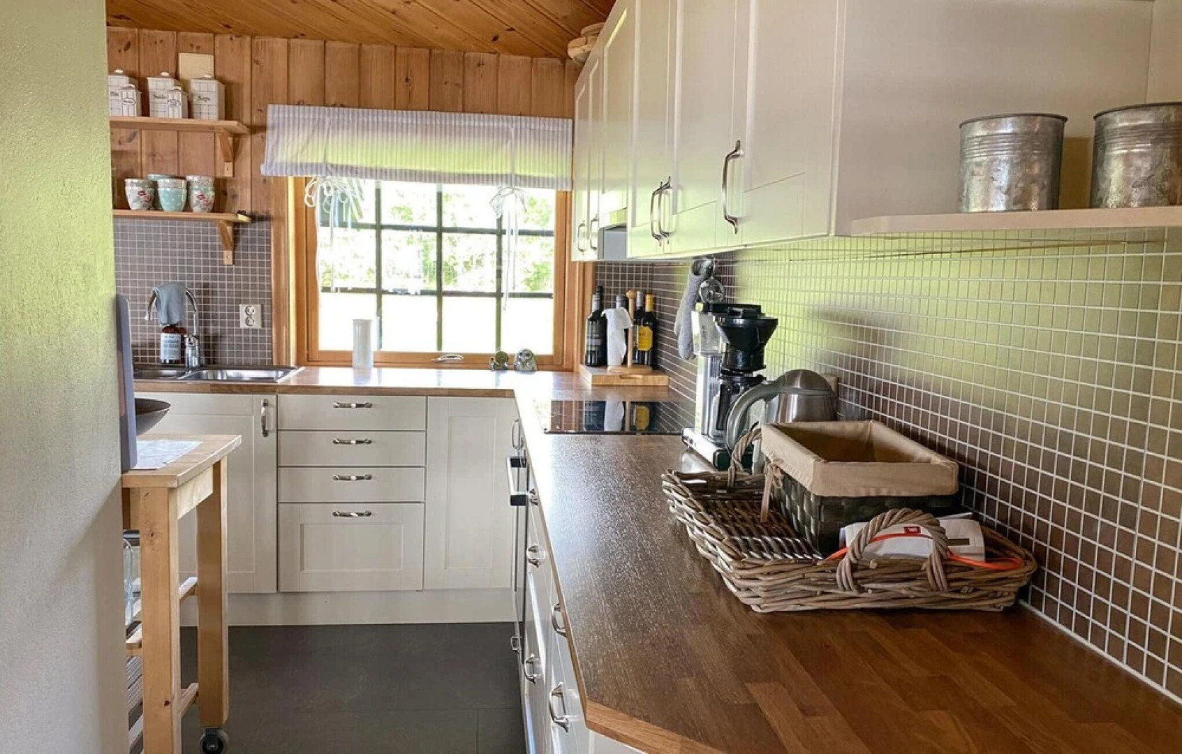 Nice Home in Stavang With 4 Bedrooms