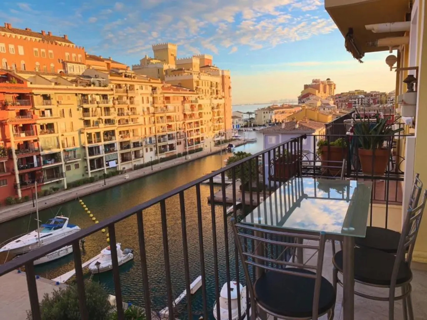 Cozy apartment on the sea