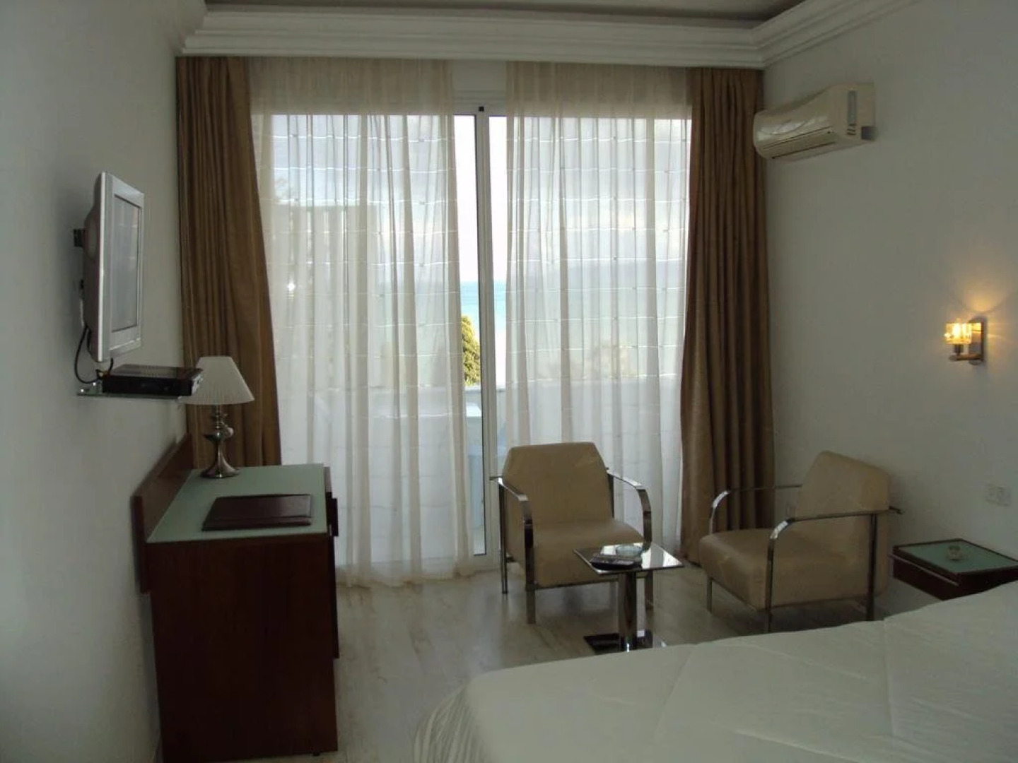 Hotel Corniche Palace