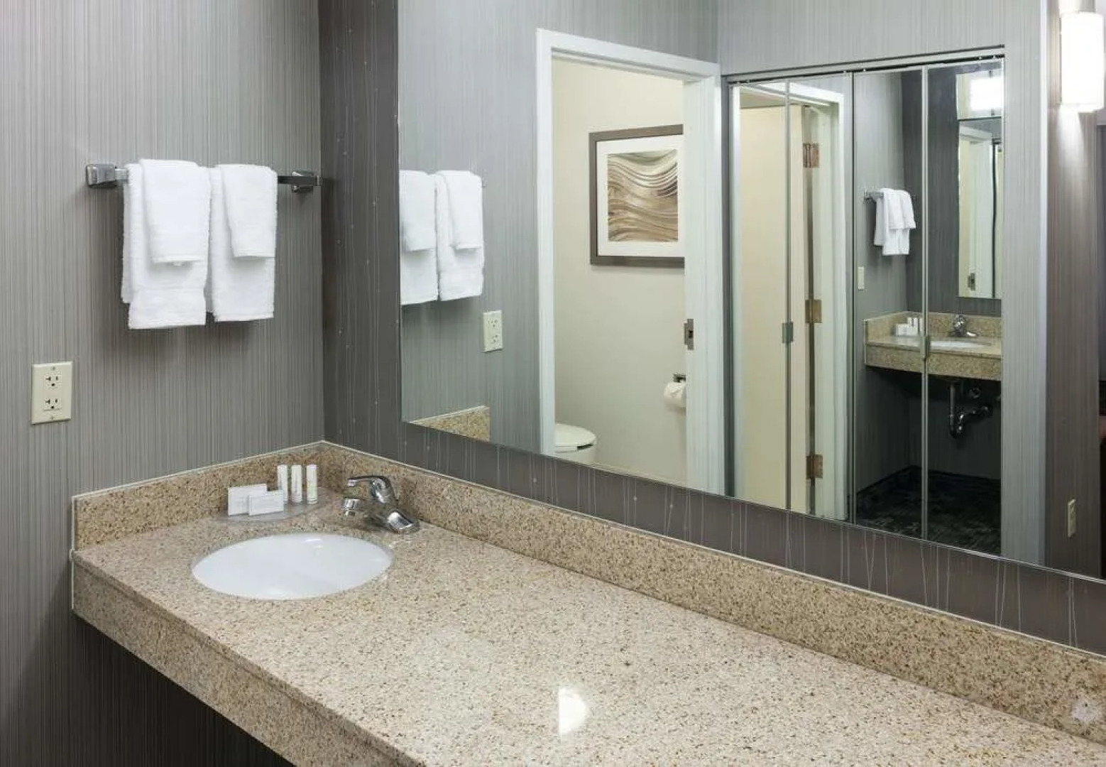 Courtyard Wichita East