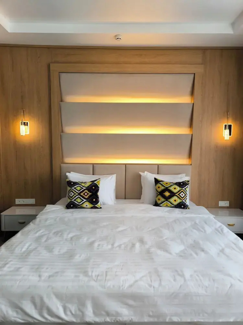 Отель Saroy Gardens