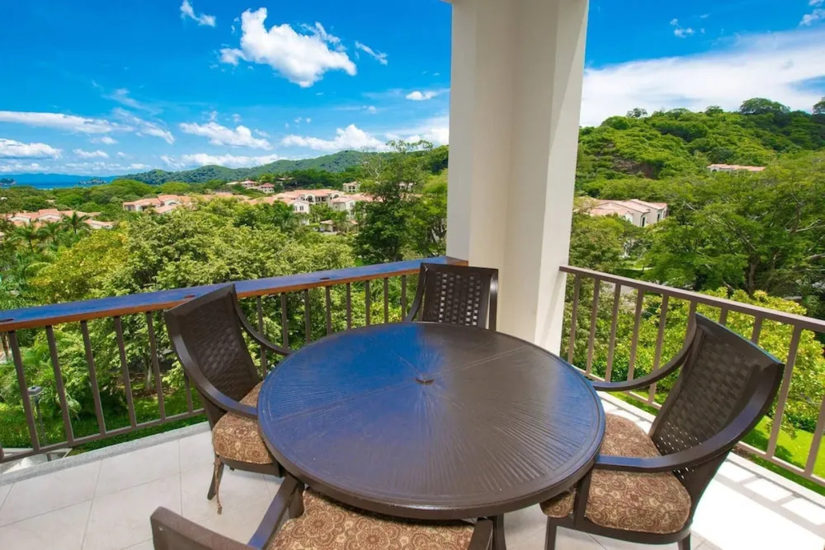 Classy artsy ocean-view unit near pool at Pacifico in Coco sleeps 6
