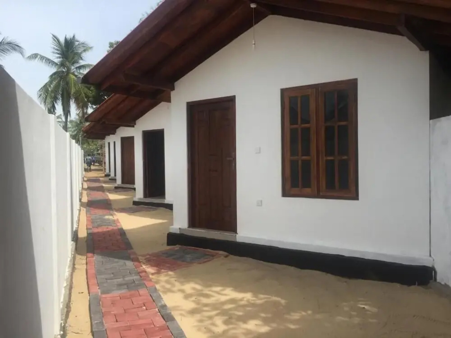 Mambo's Arugambay Hotel