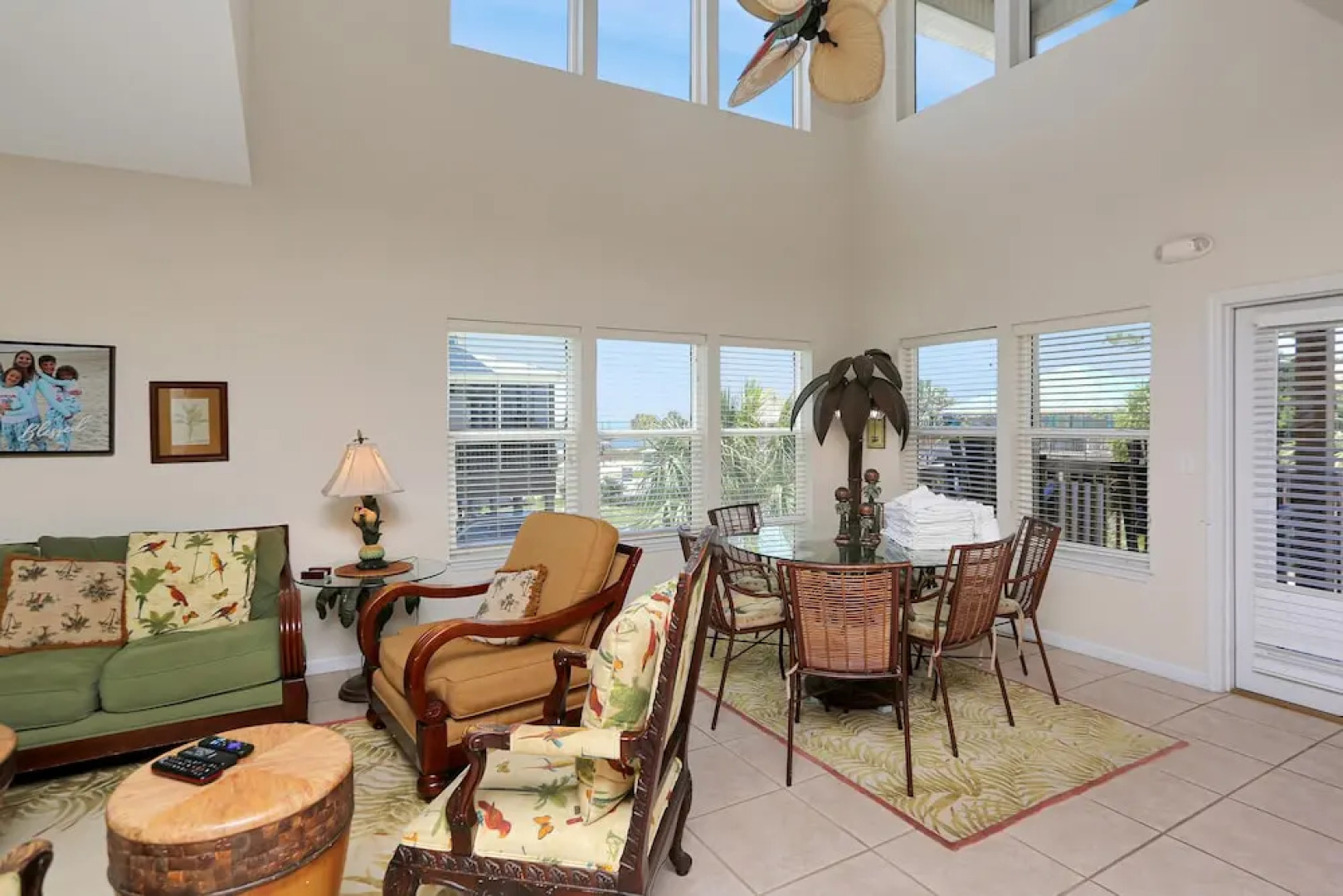 Yellow Bird Apartment