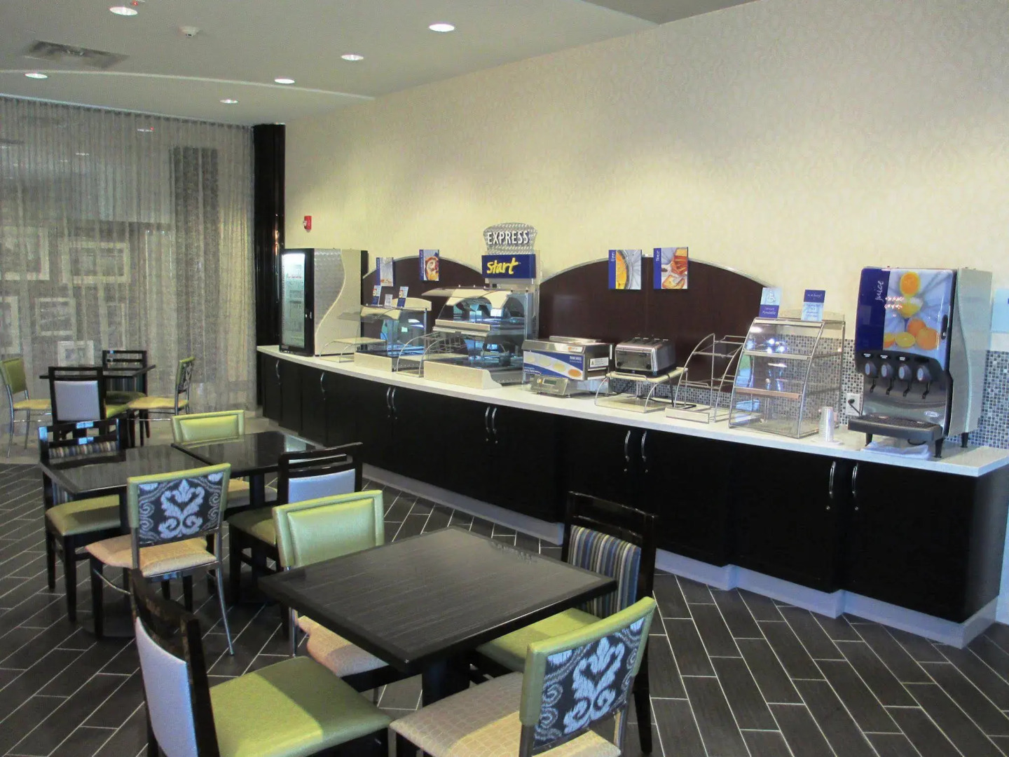 Holiday Inn Express & Suites North Kansas City by IHG