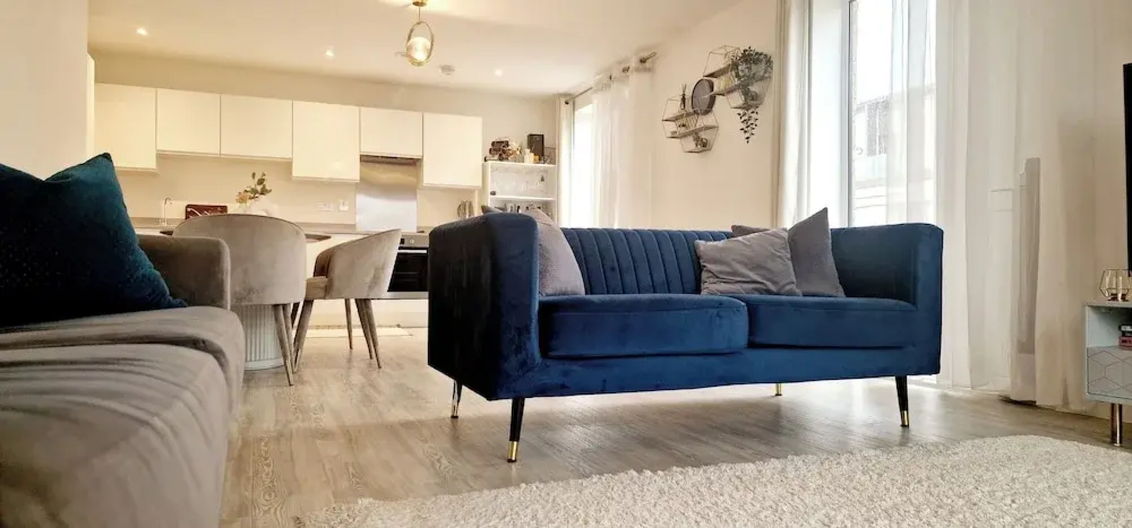 Gym, Free Parking, 25 Mins to Central London