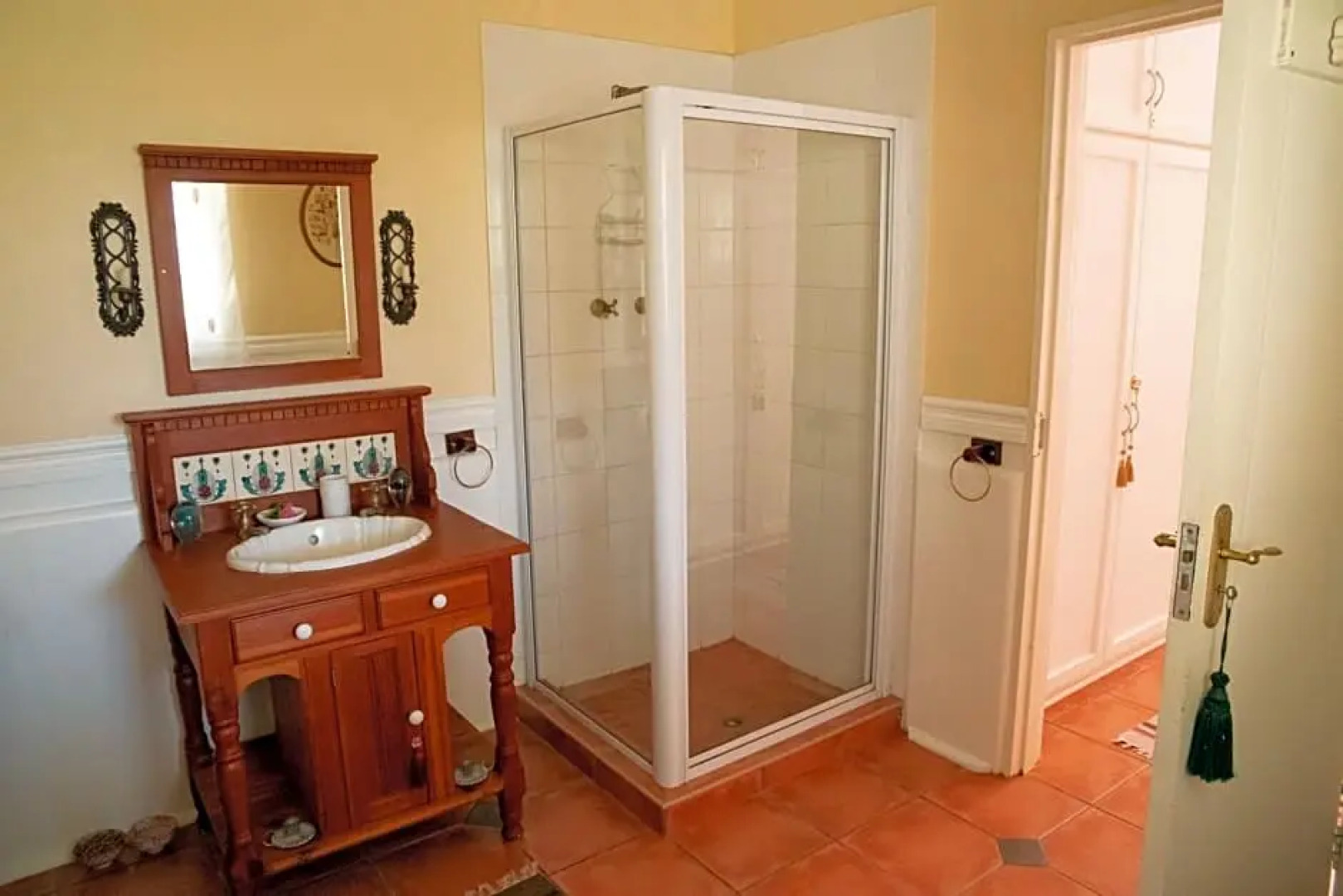 Roses And Pebbles B & B Guest House