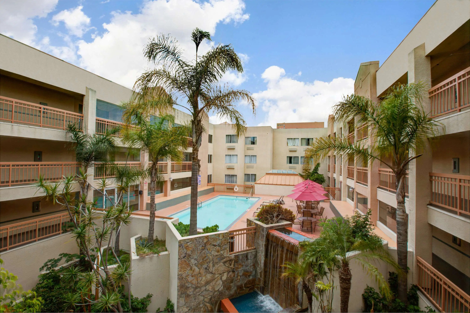 Ramada by Wyndham Hawthorne LAX / LA Stadium