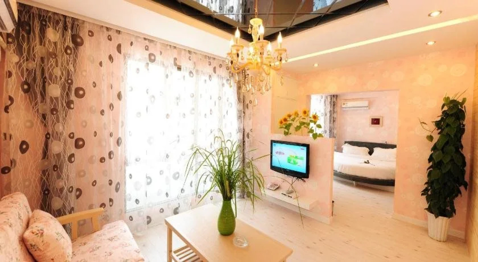 V. HOME Inn (Yangshuo West Street Branch)