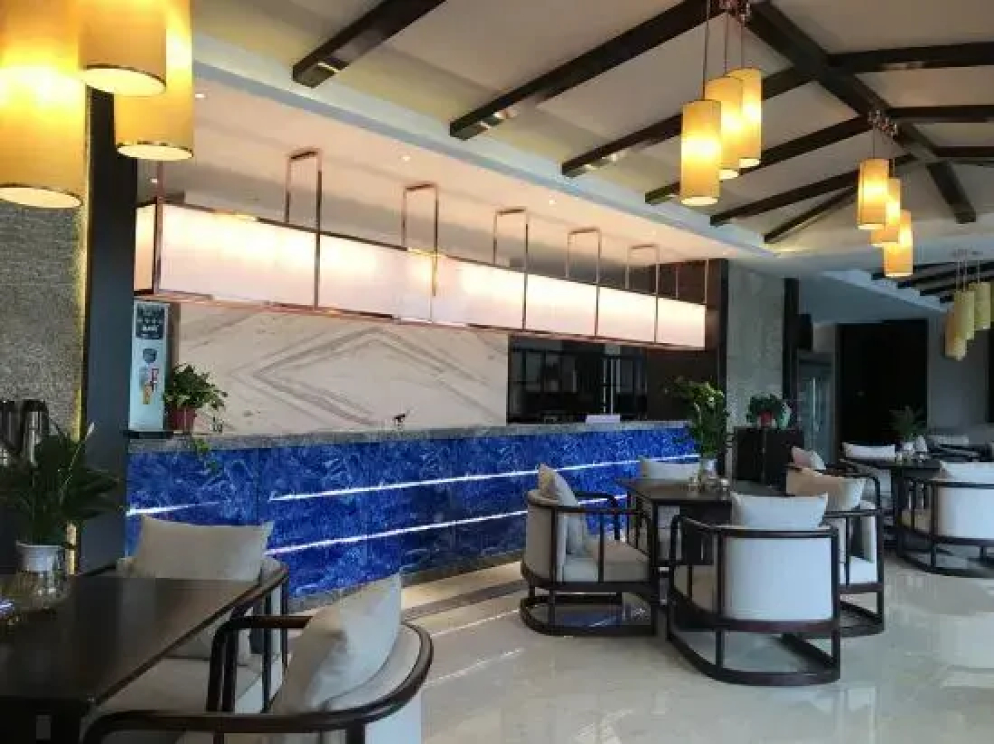 Four Seasons Oxygen Hotel Bomi