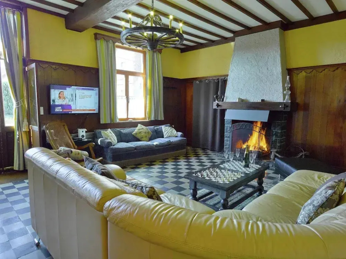 Spacious Holiday Home With Private Garden