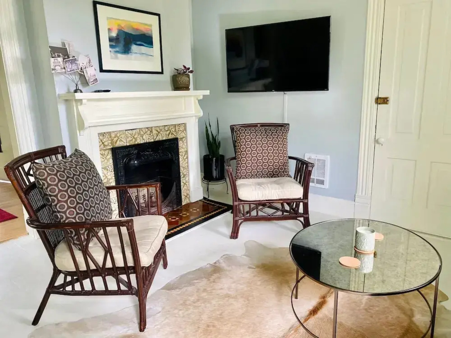 Victorian on Garden Best Location in Town