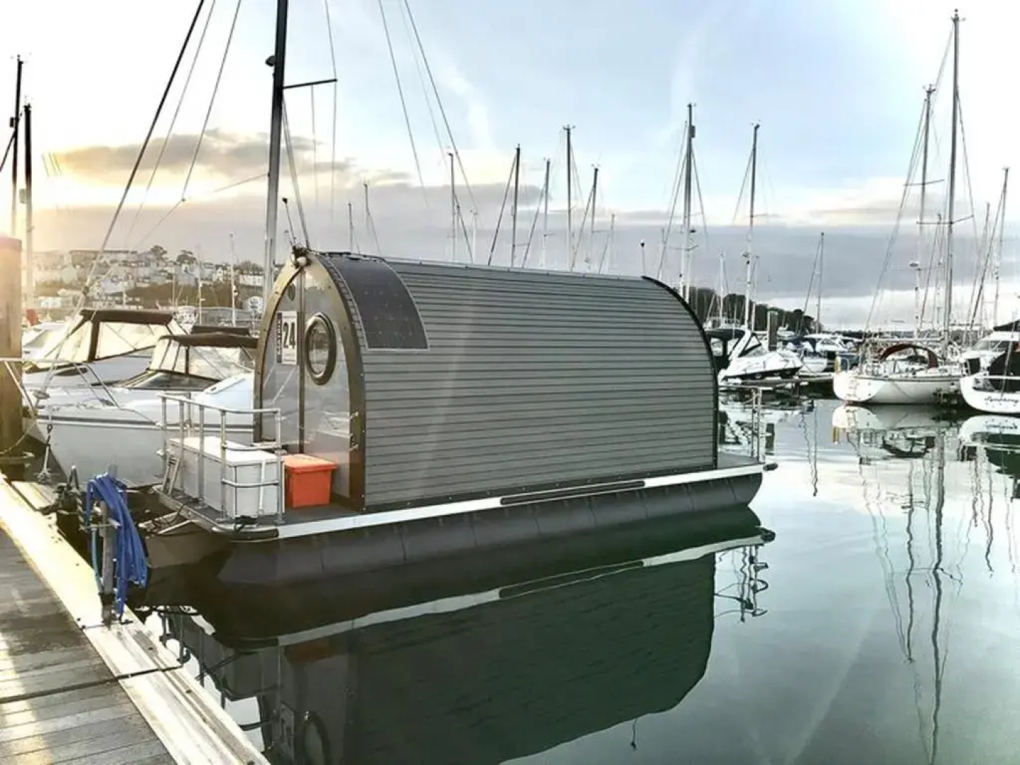 INSPIRING VIEWS & PLACE WITH FREE PARKING by BEACH