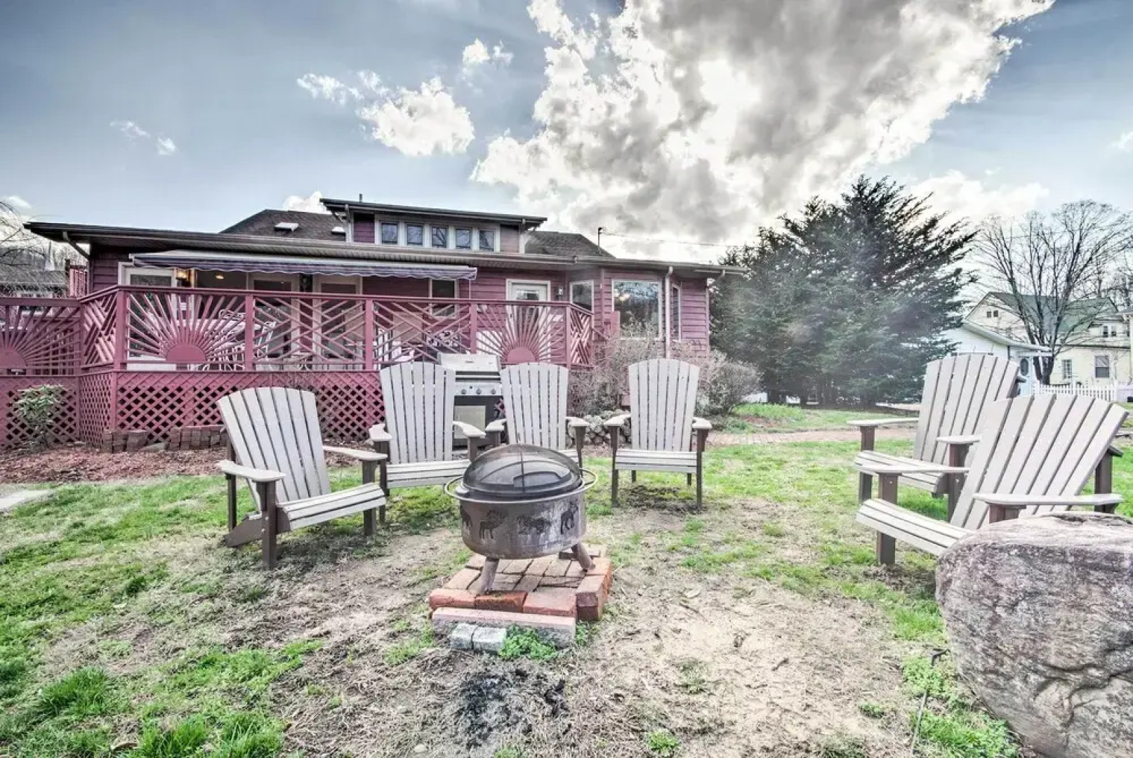 Damascus Home w/ Fire Pit & Views, Walk to Shops!