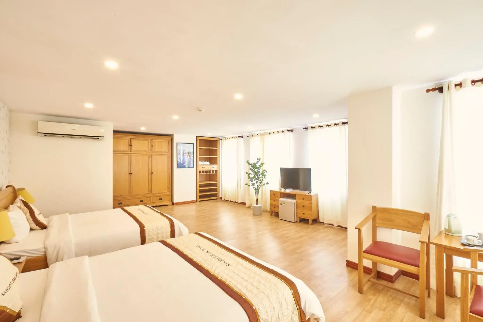 Sai Gon's Book Hotel - The Airport Front