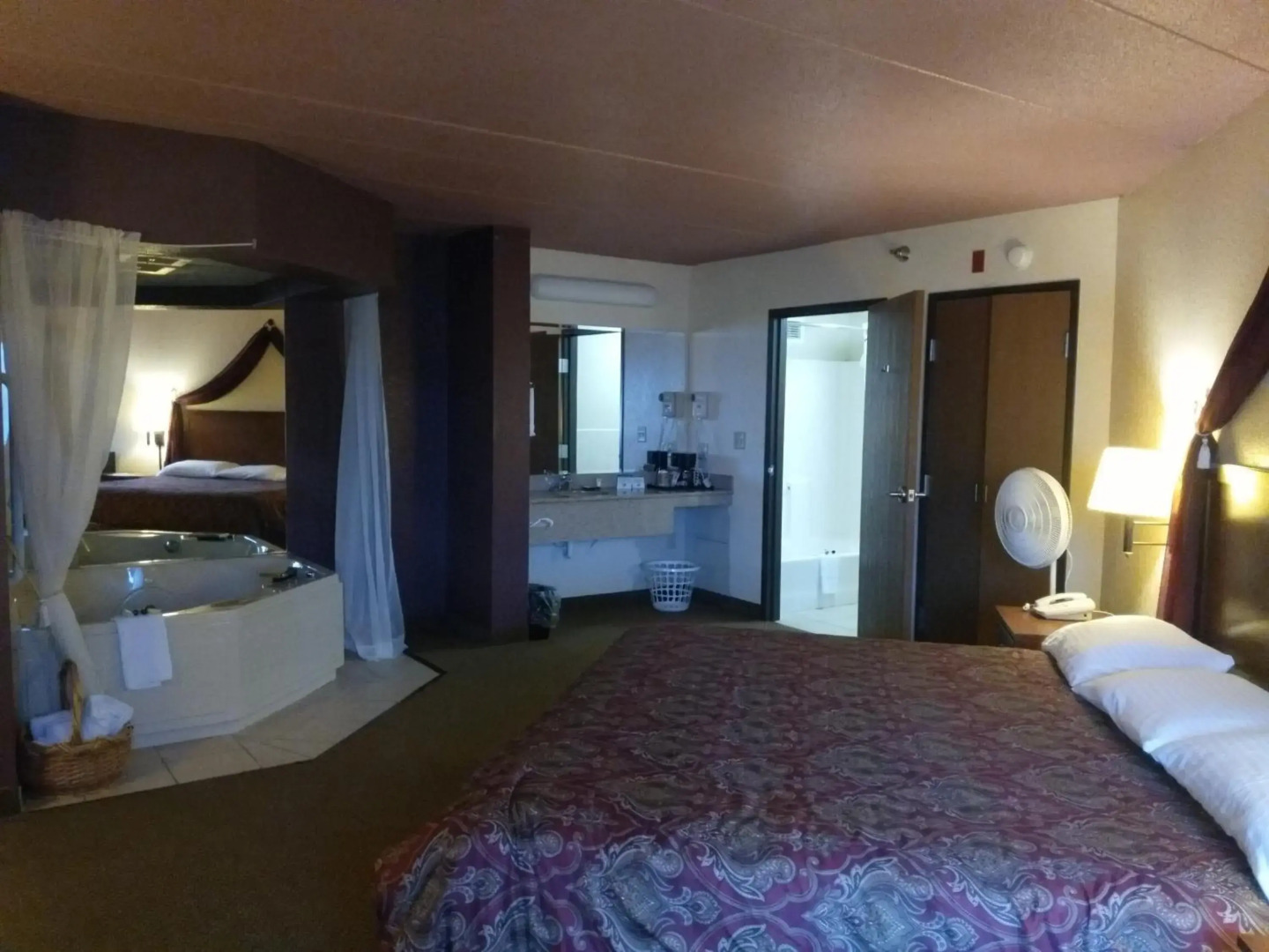 Madelia Hotel & Suites