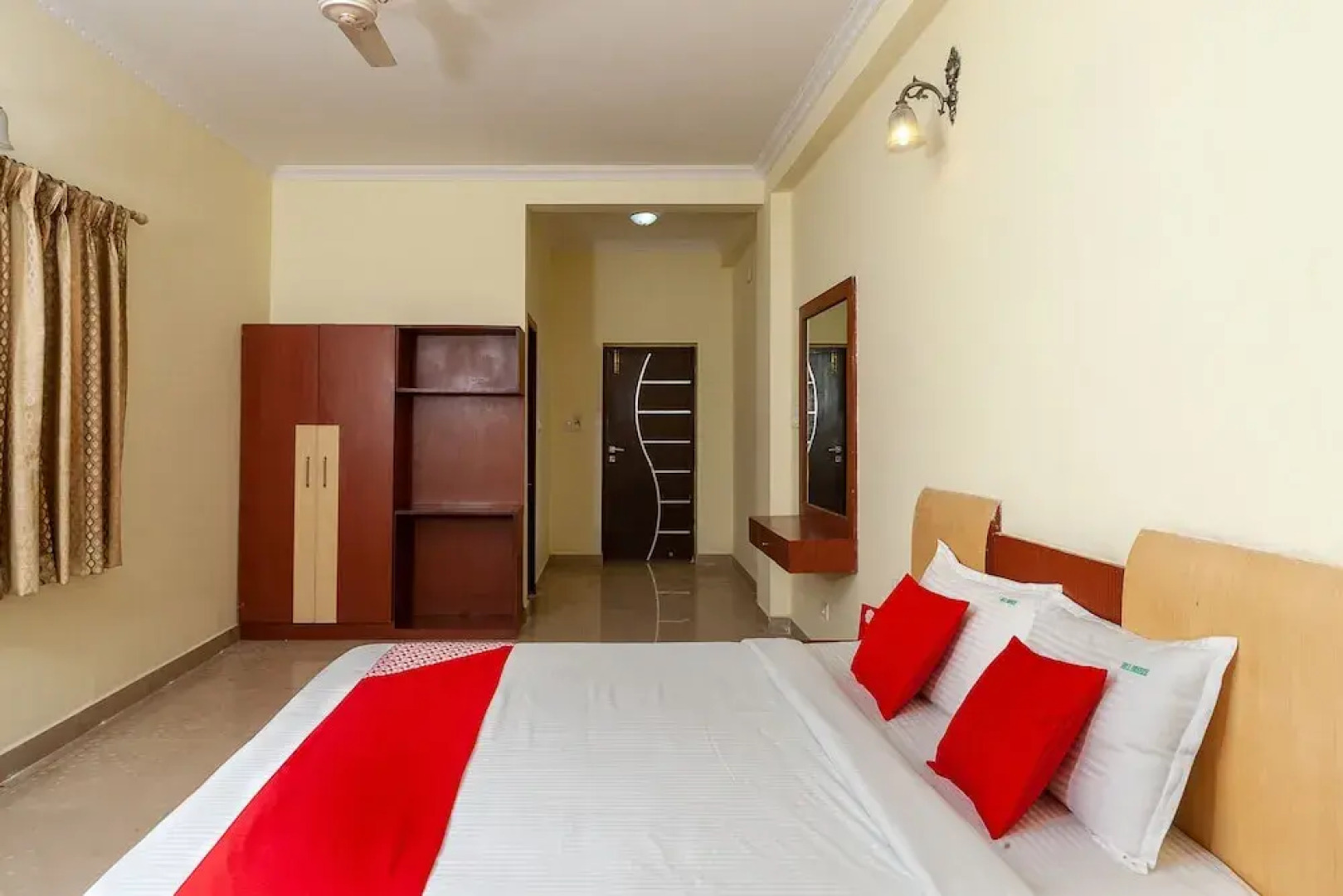 OYO 27033 Hill Breeze