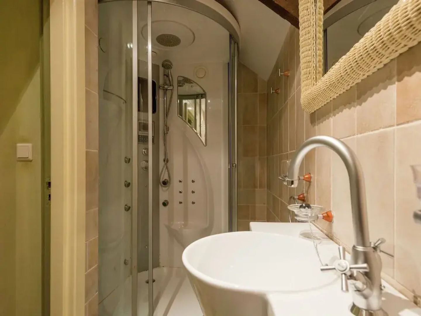 Secluded Farmhouse in Balkbrug with Hot Tub