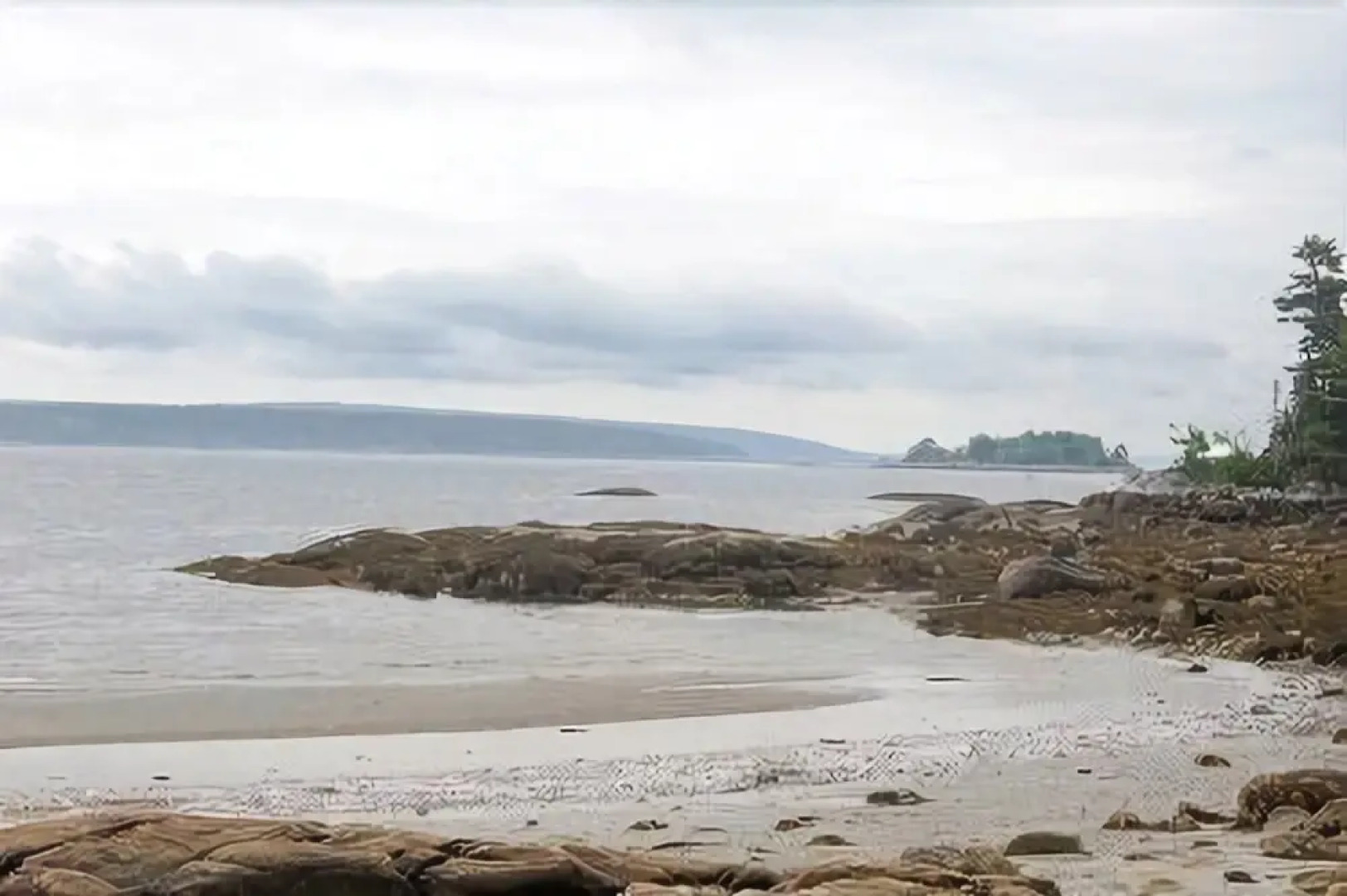 Sea Breeze - Three Bedroom Home