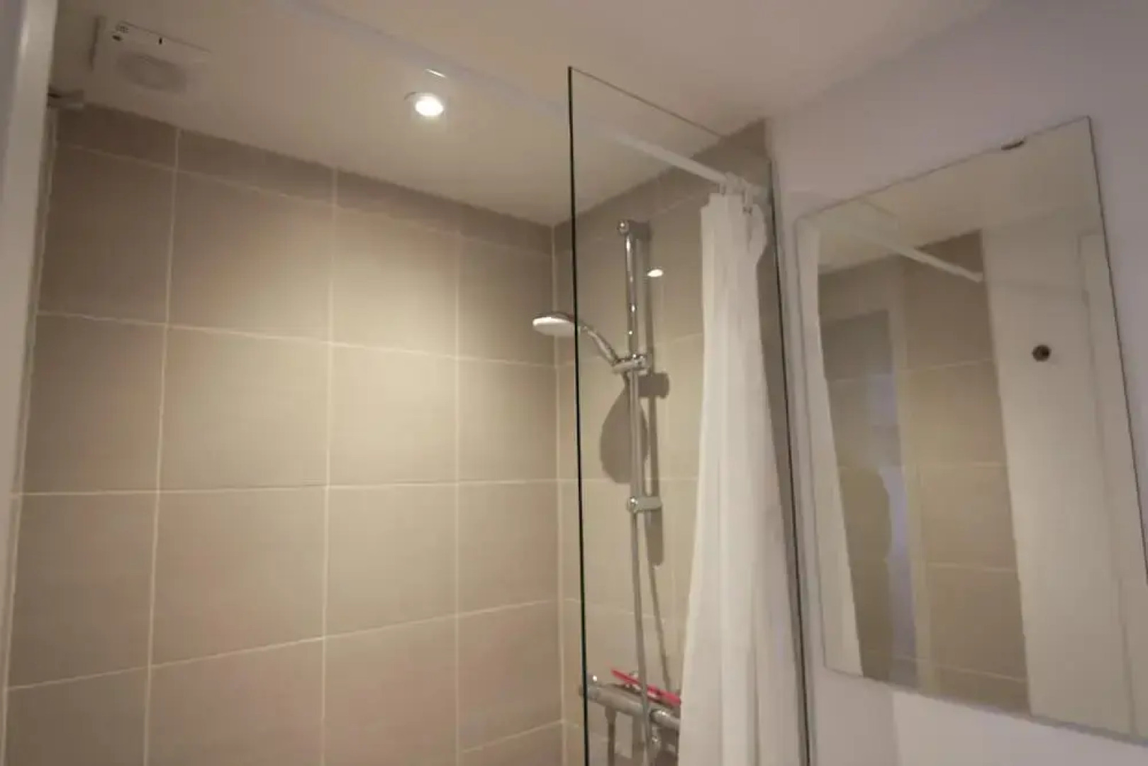 Great 2-bed w Balcony in Charlottenlund