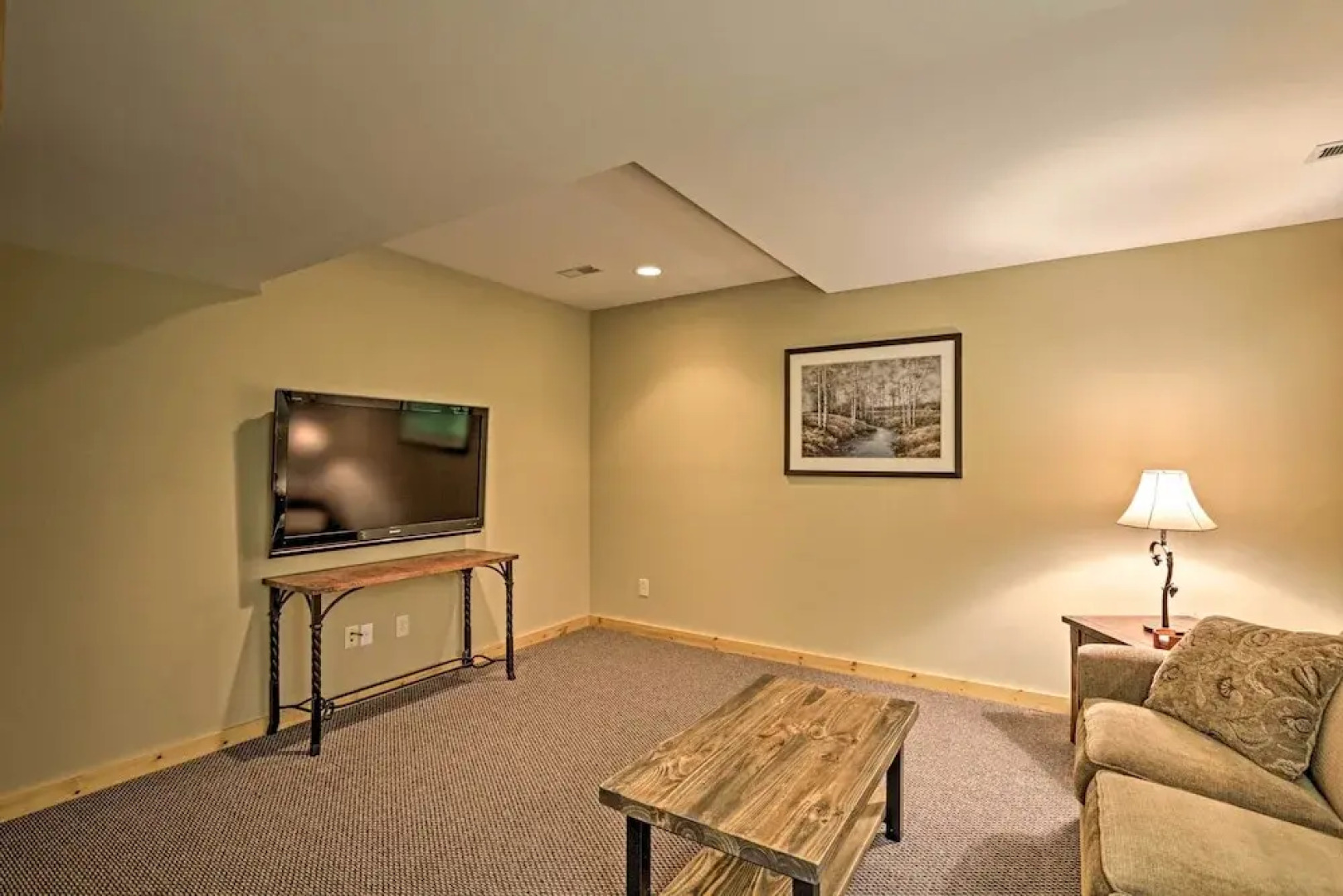 Quiet Cabin w/ Hot Tub ~ 15 Mi to State Parks!