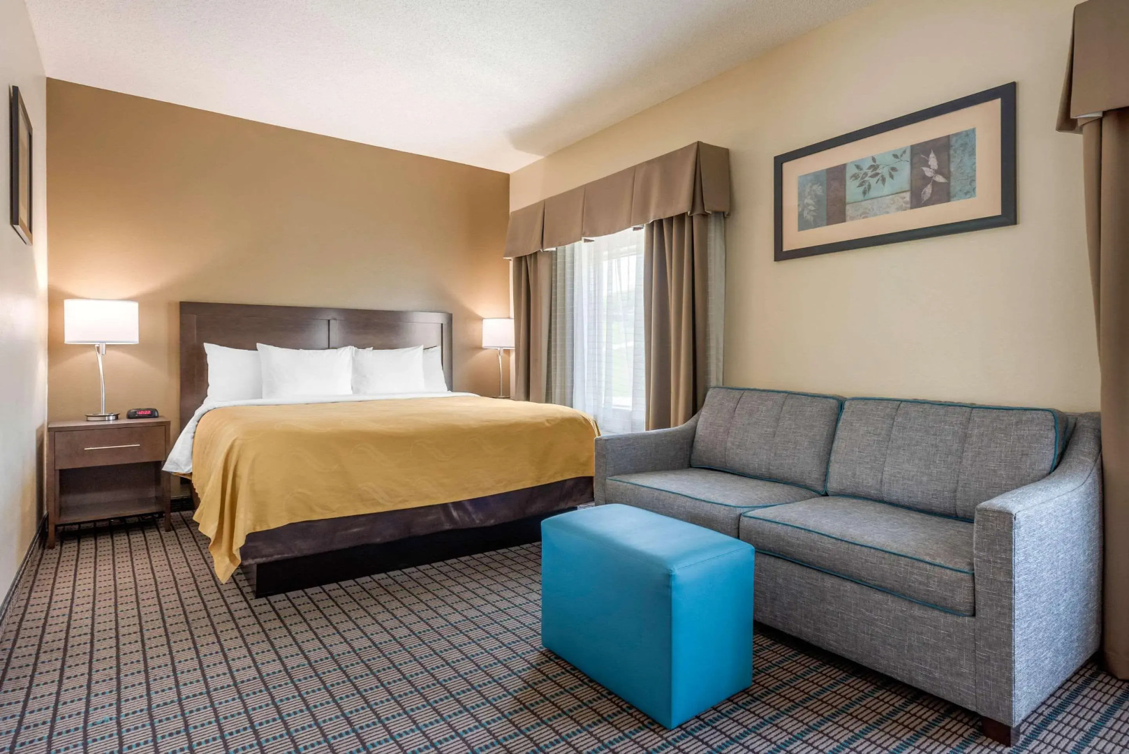 Comfort Inn & Suites Cincinnati Uptown Clifton