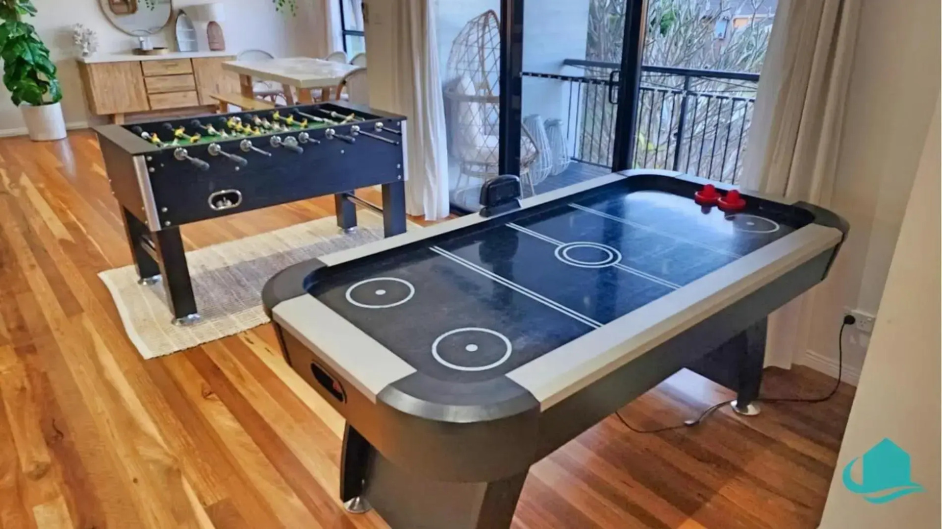 Splendour Hideaway - Luxury pool at Caves Beach